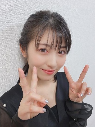 浜辺美波 鬼かわな水着＆浴衣グラビア画像！