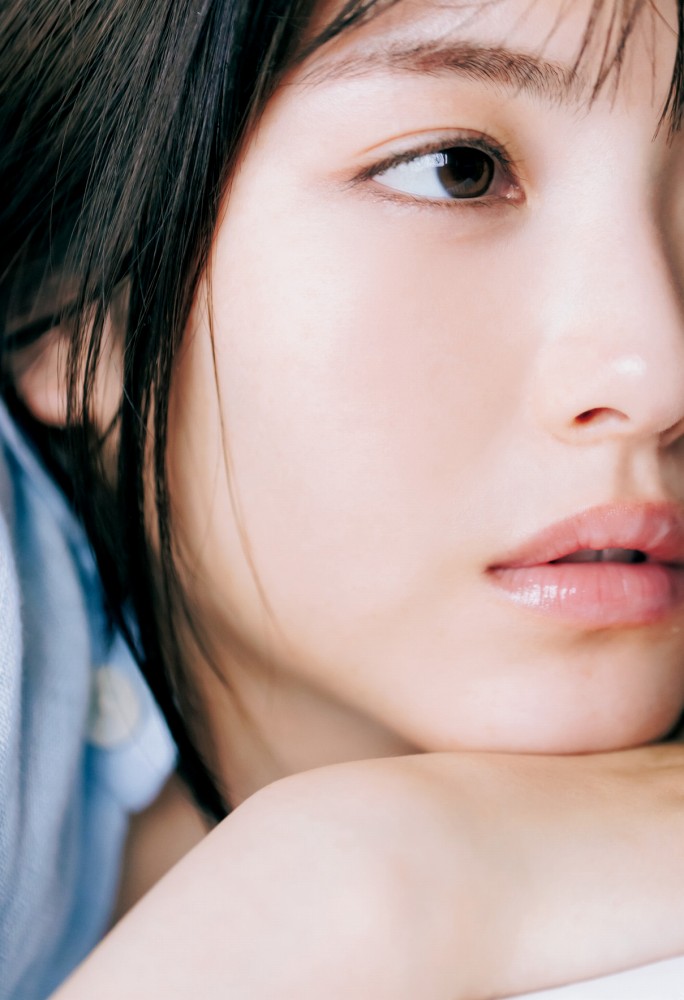 浜辺美波 鬼かわな水着＆浴衣グラビア画像！