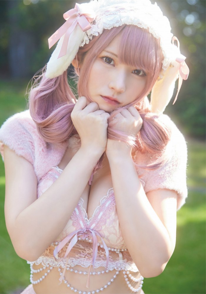 えなこ 過去のグラビア画像