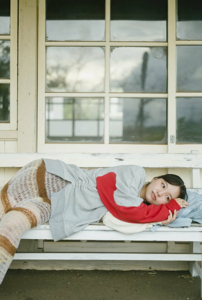 本郷柚巴 まぶしいボインの水着グラビア画像！