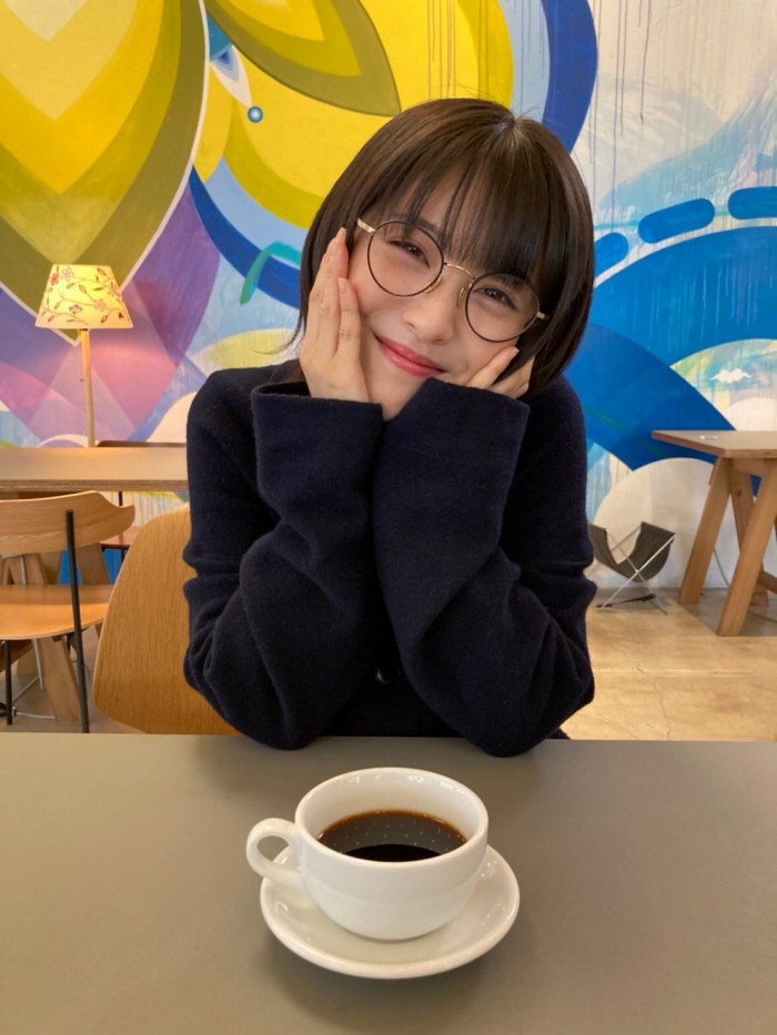 浜辺美波 鬼かわな水着＆浴衣グラビア画像！