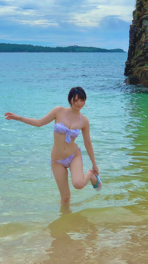 あまつまりな 脱ぎすぎ水着＆下着グラビア画像！