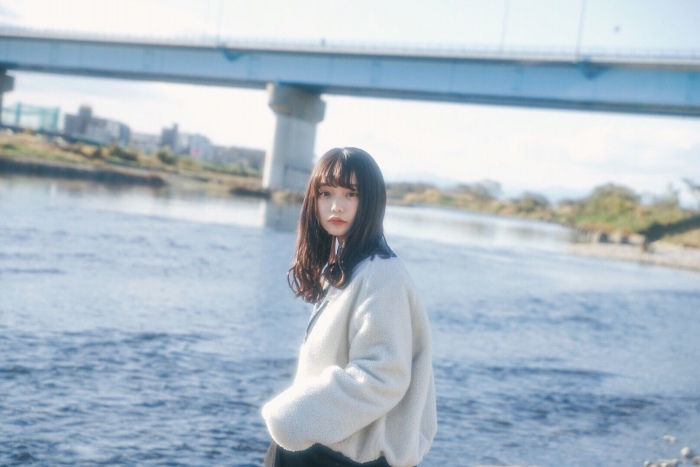 青戸しの Fカップボインな水着グラビア画像！