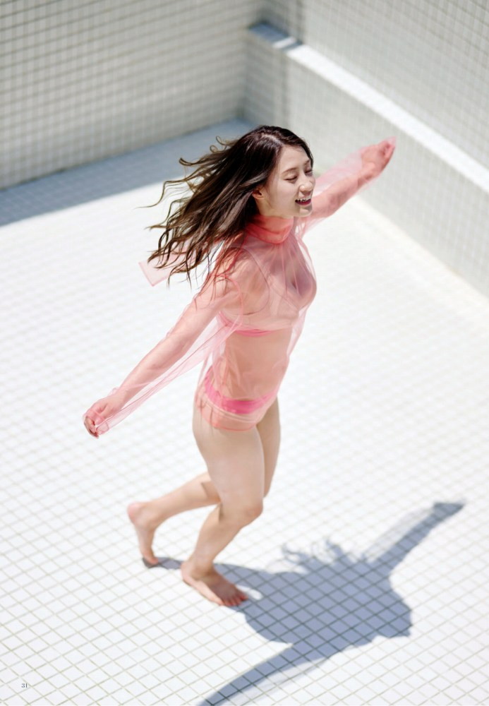 澄田綾乃 はみ出るFカップの水着グラビア画像！