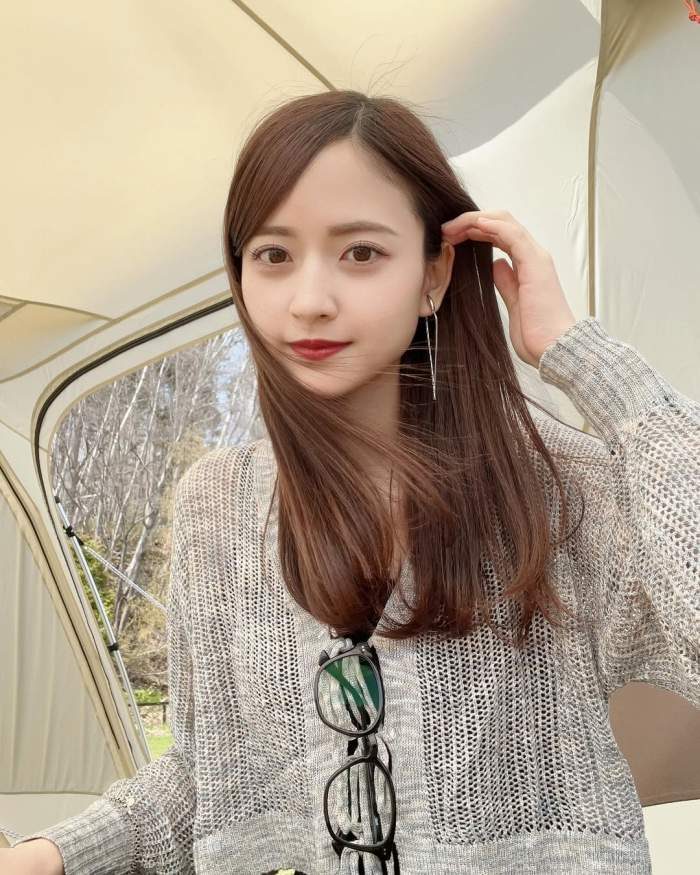 金川紗耶 美脚でスタイルが凄いグラビア画像！