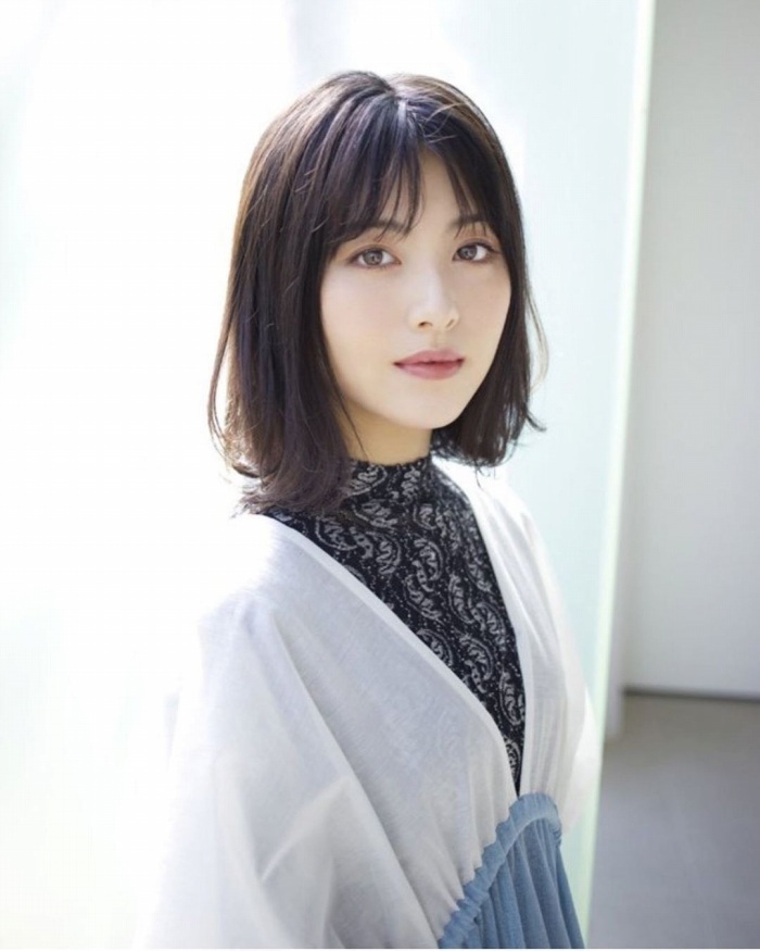 浜辺美波 鬼かわな水着＆浴衣グラビア画像！