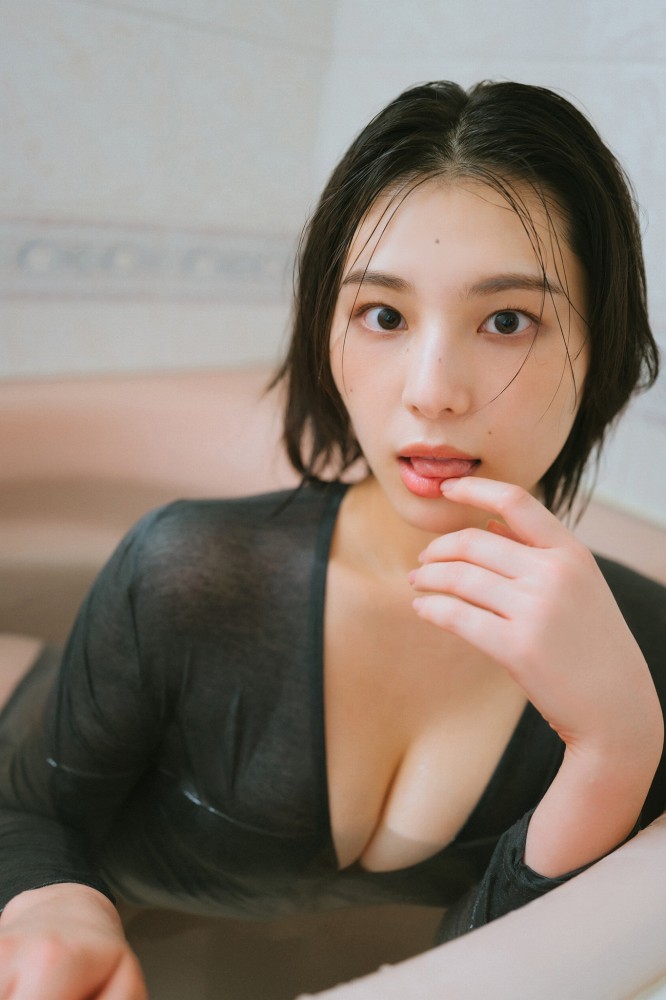 相楽伊織 けっこうボインな水着グラビア画像！