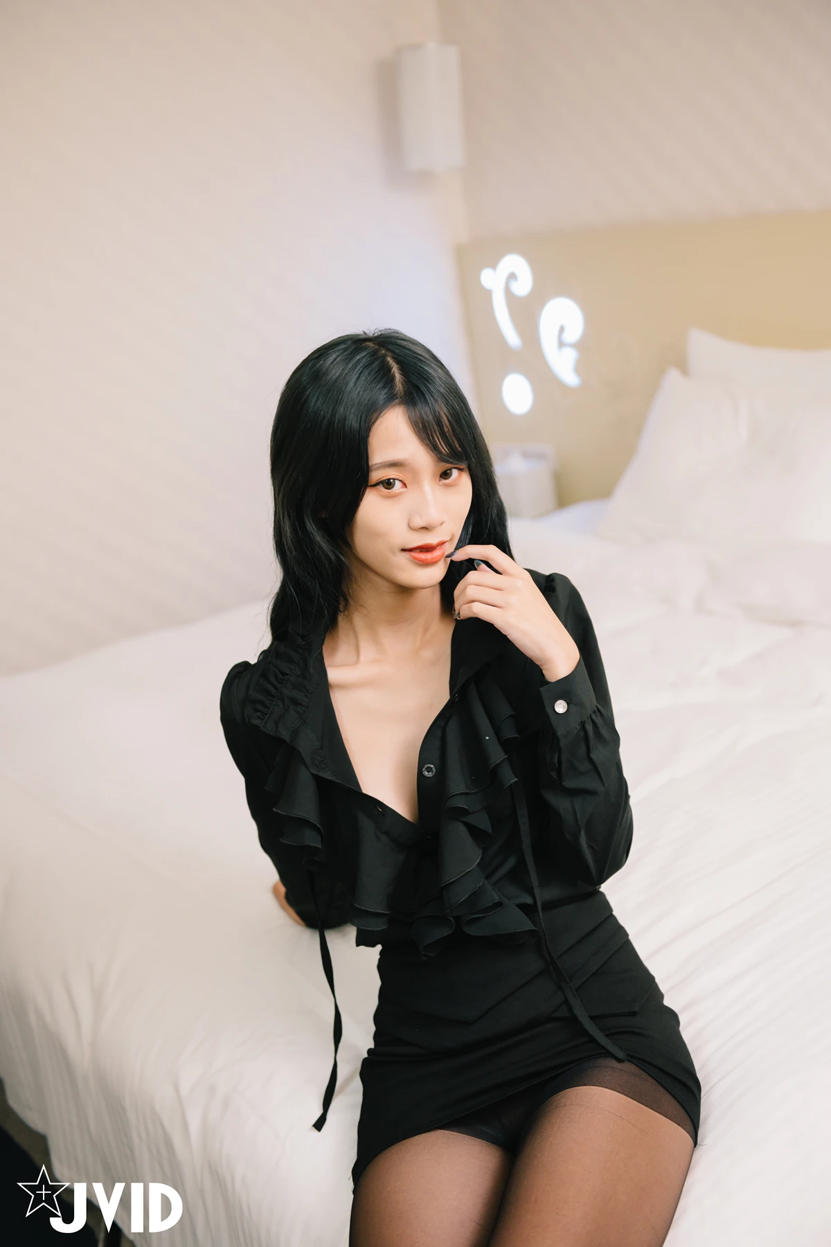 JVID 韓芳語 – DesireVol.極正大奶大學新鮮人芳語.下班後的情色指導