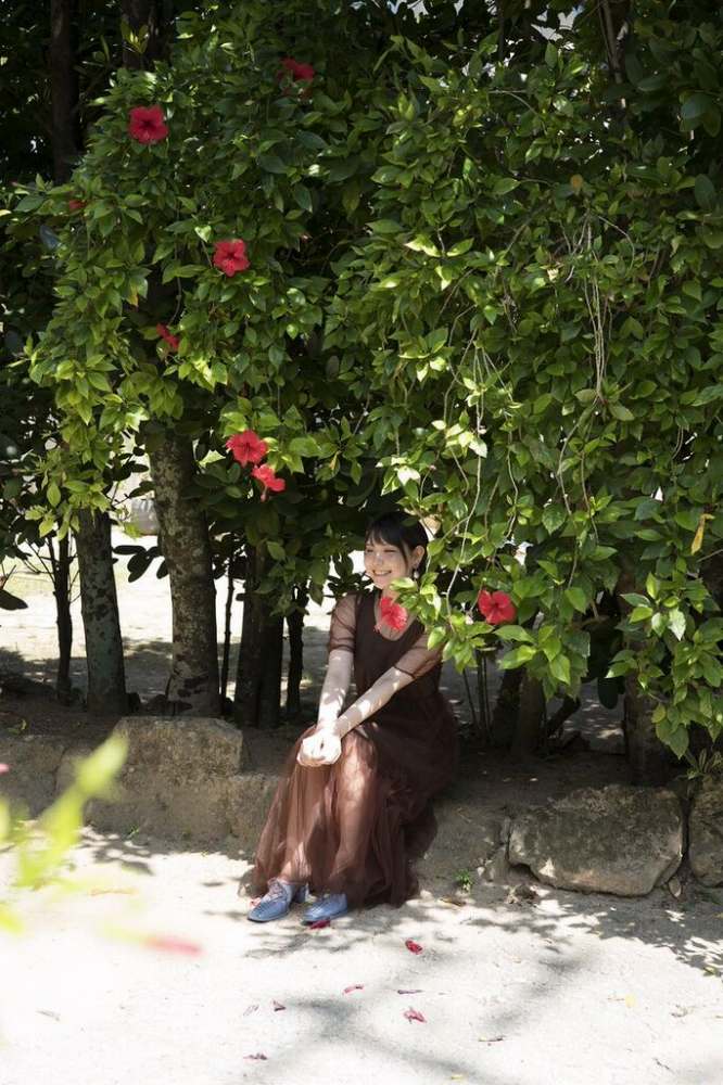 あまつまりな 脱ぎすぎ水着＆下着グラビア画像！