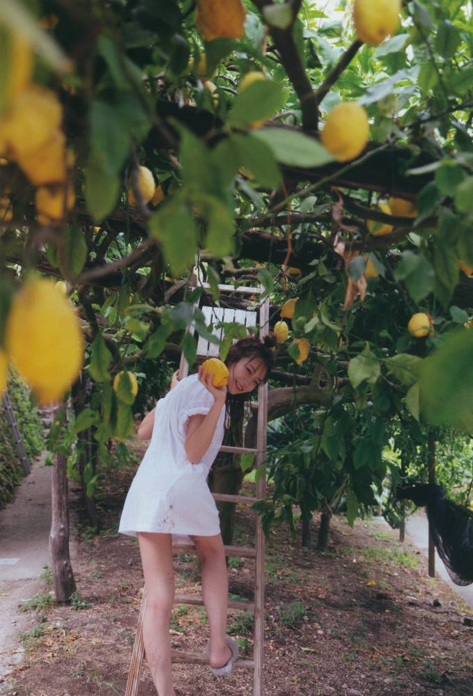 秋元真夏 激かわな水着・ランジェリー画像！