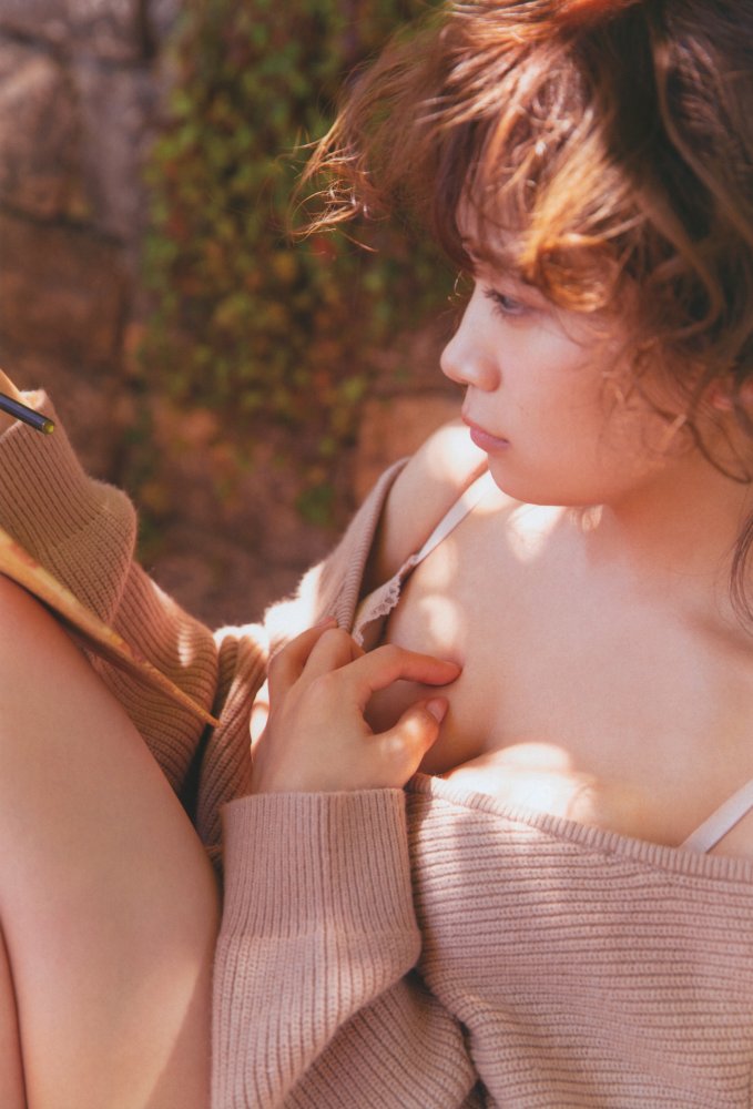 秋元真夏 激かわな水着・ランジェリー画像！