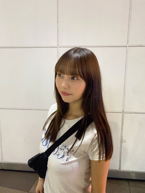 本郷柚巴 まぶしいボインの水着グラビア画像！