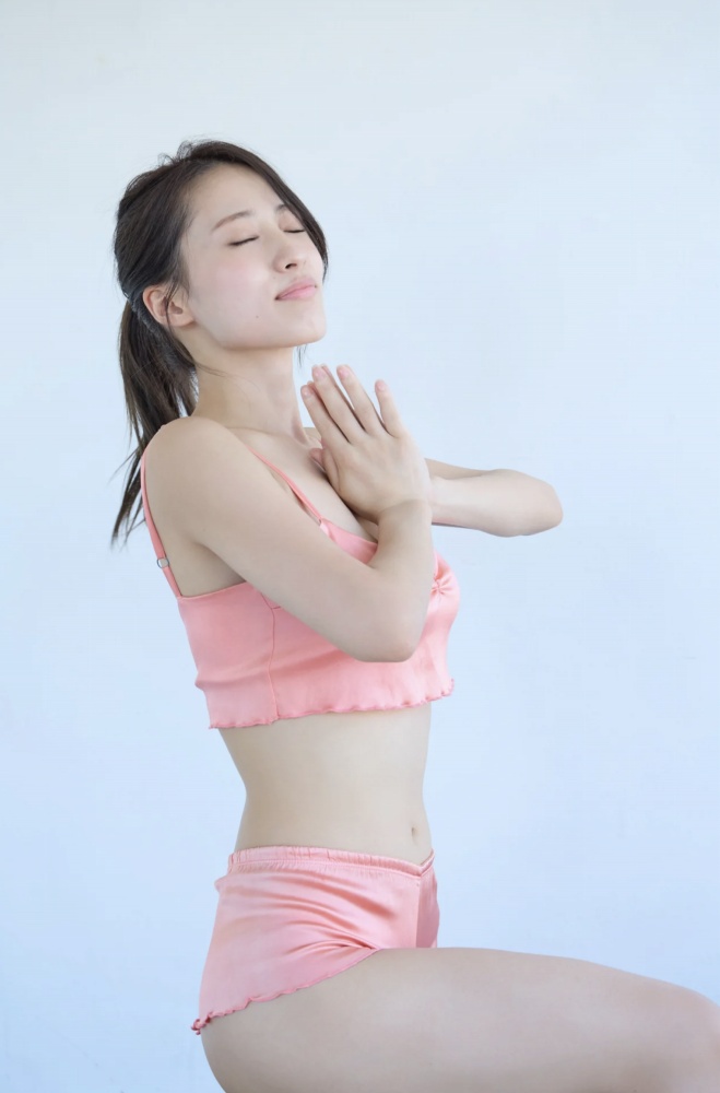 澄田綾乃 はみ出るFカップの水着グラビア画像！