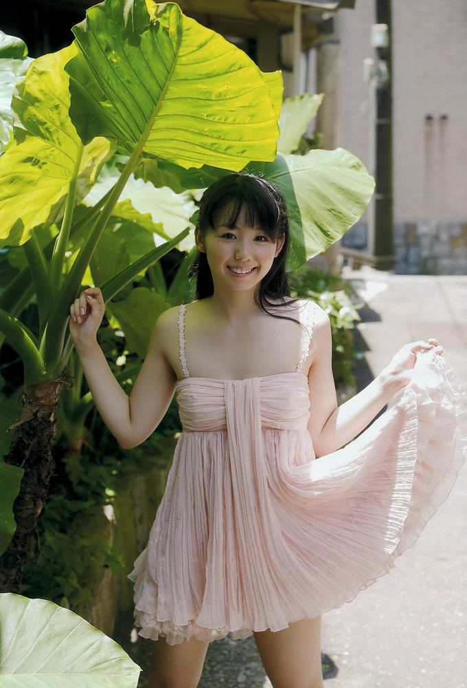 小池里奈 美尻でキュートな水着グラビア画像！