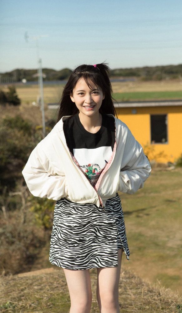 金川紗耶 美脚でスタイルが凄いグラビア画像！