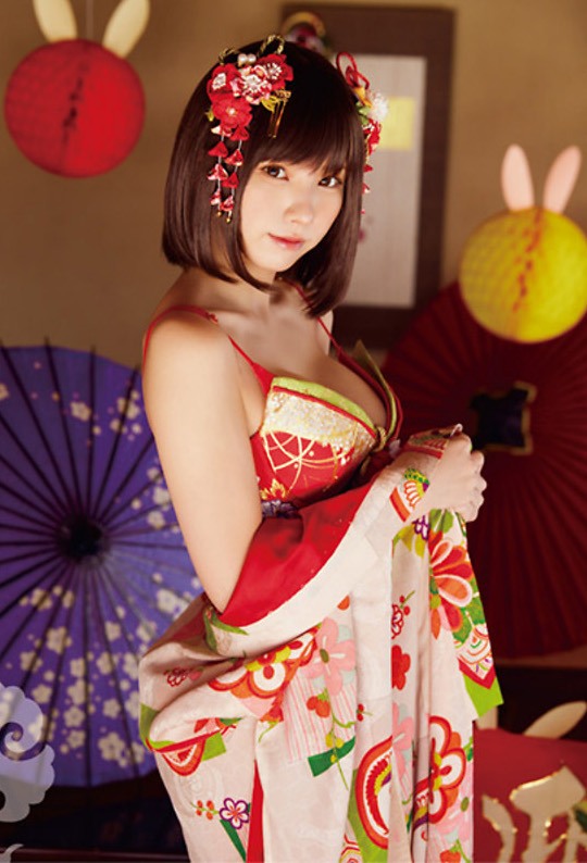 えなこ 過去のグラビア画像