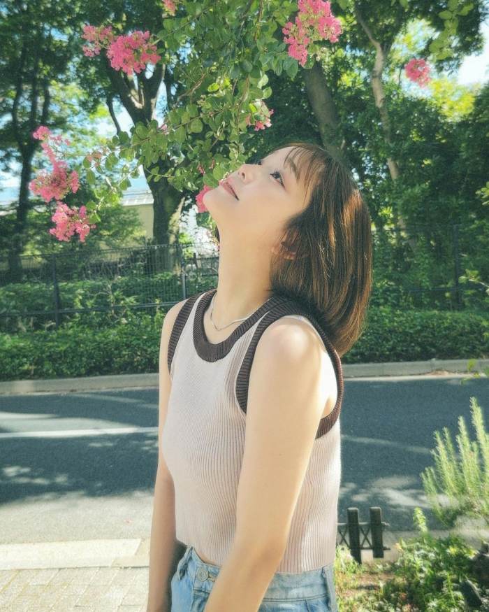 青戸しの Fカップボインな水着グラビア画像！