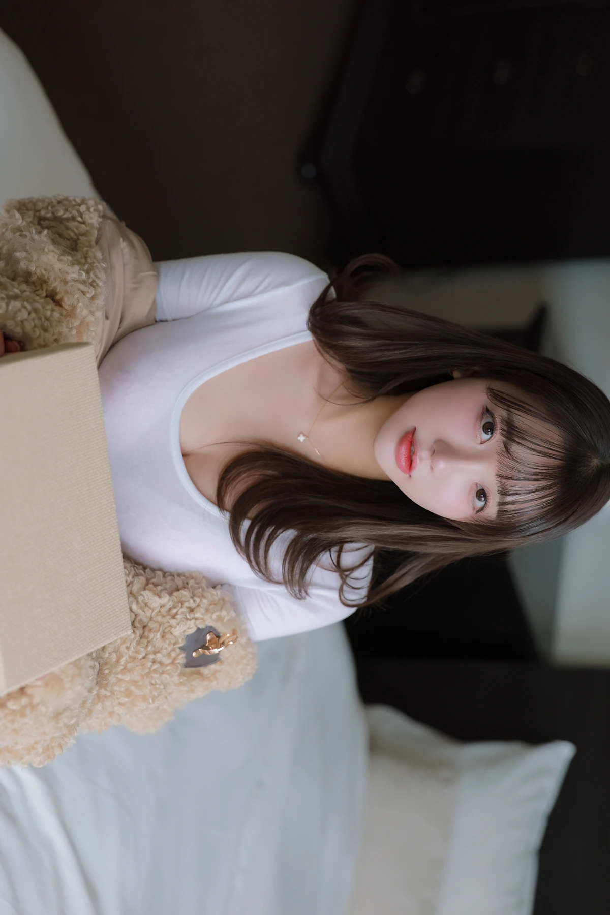 Son Yeeun 손예은, Photobook 「2025 X-Mas Offline」 Set.01