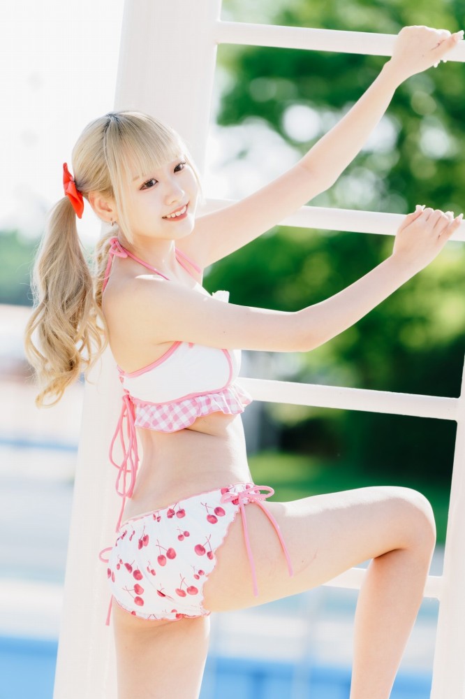 須羽こころ ふわふわバストの水着グラビア画像！