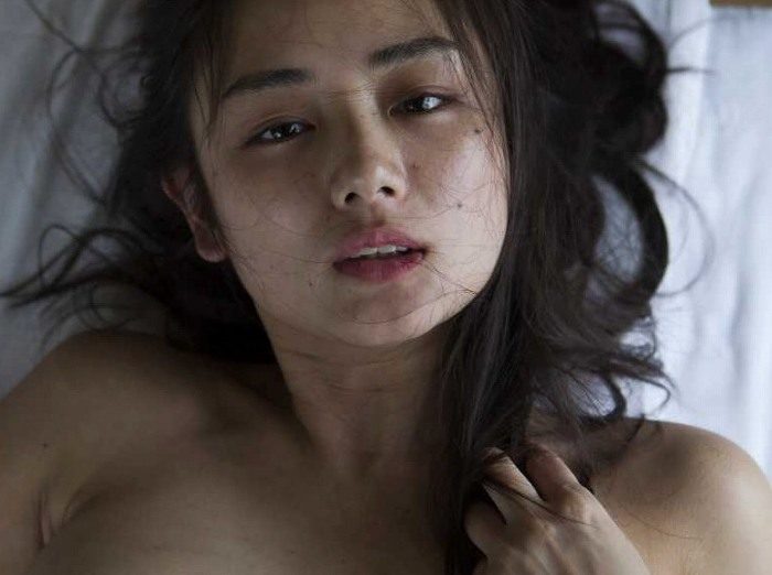 片山萌美 濡れ場ヌード＆水着グラビア画像！