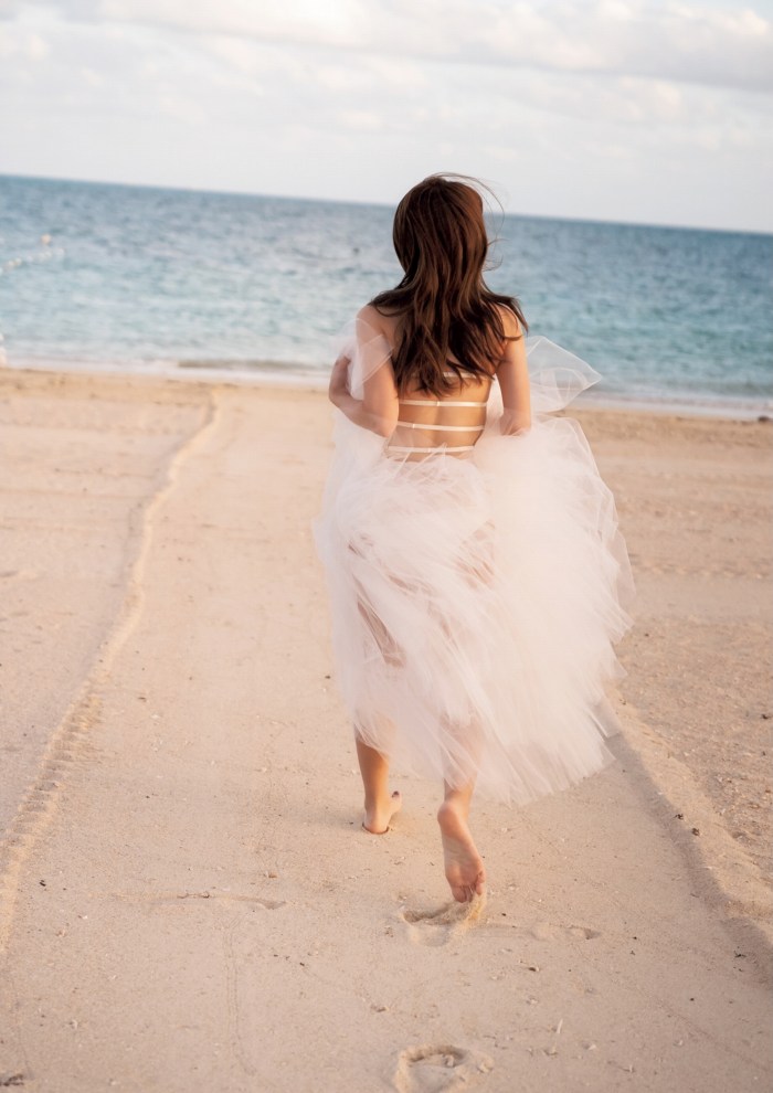 雪平莉左 グラマラス美女の水着グラビア画像！