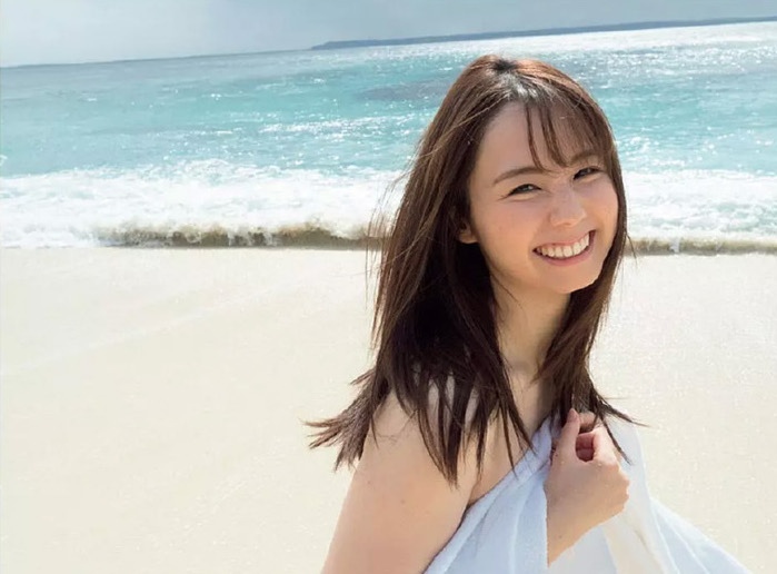 小池里奈 美尻でキュートな水着グラビア画像！