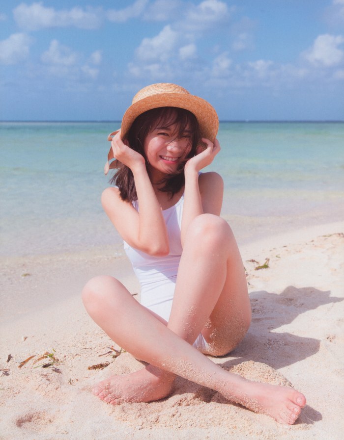 秋元真夏 激かわな水着・ランジェリー画像！