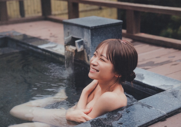 秋元真夏 激かわな水着・ランジェリー画像！