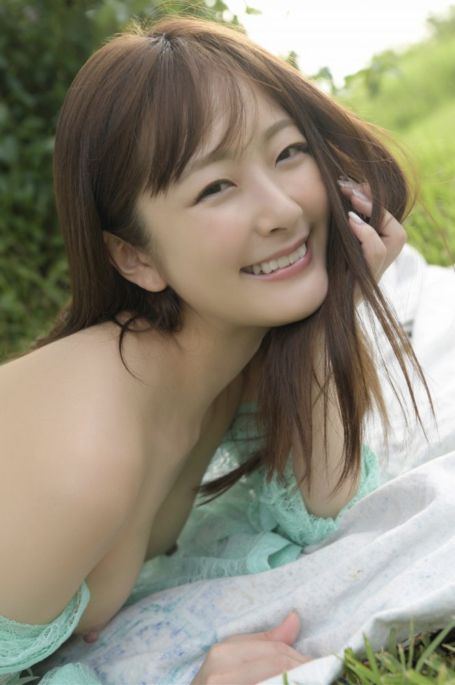 青空ひかり 笑顔がかわいい純朴ヌード画像！