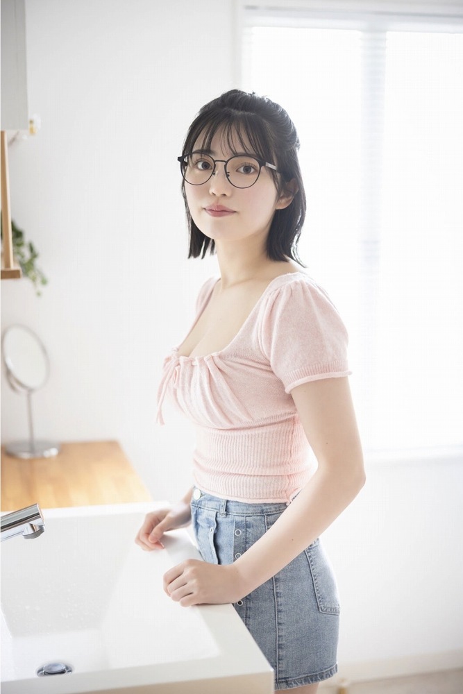 石浜芽衣 キュートな水着グラビアほか画像！