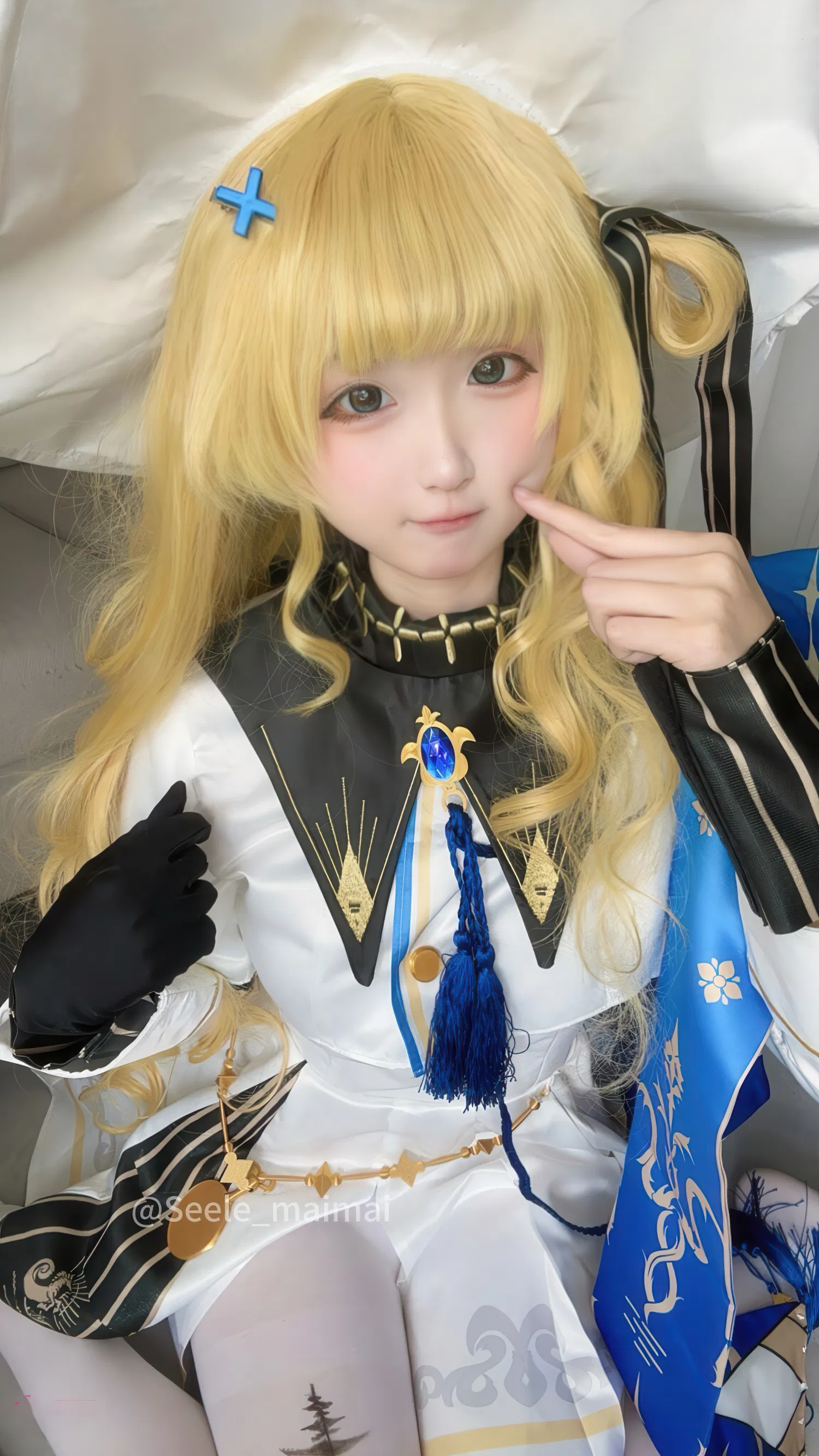 [Cosplay] Seele麦麦 - 鸣潮 菲比&卡提希娅·蓝色花海物语