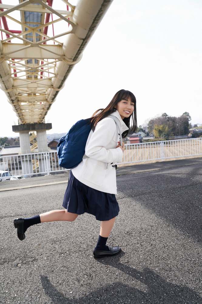 黒木ひかり むっちりバストの水着グラビア画像！