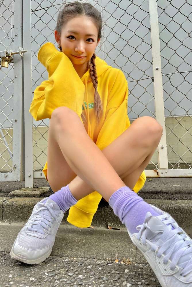 うらら 小顔美女の下着＆水着グラビア画像！