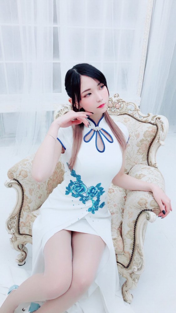 あまつまりな 脱ぎすぎ水着＆下着グラビア画像！