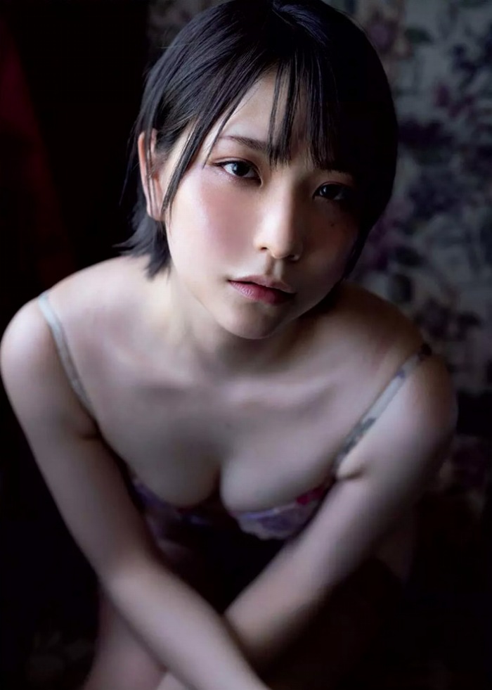 あまつまりな 脱ぎすぎ水着＆下着グラビア画像！