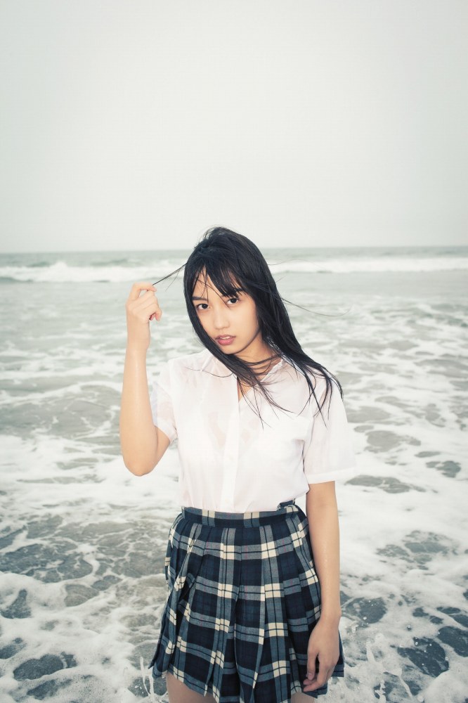 黒木ひかり むっちりバストの水着グラビア画像！