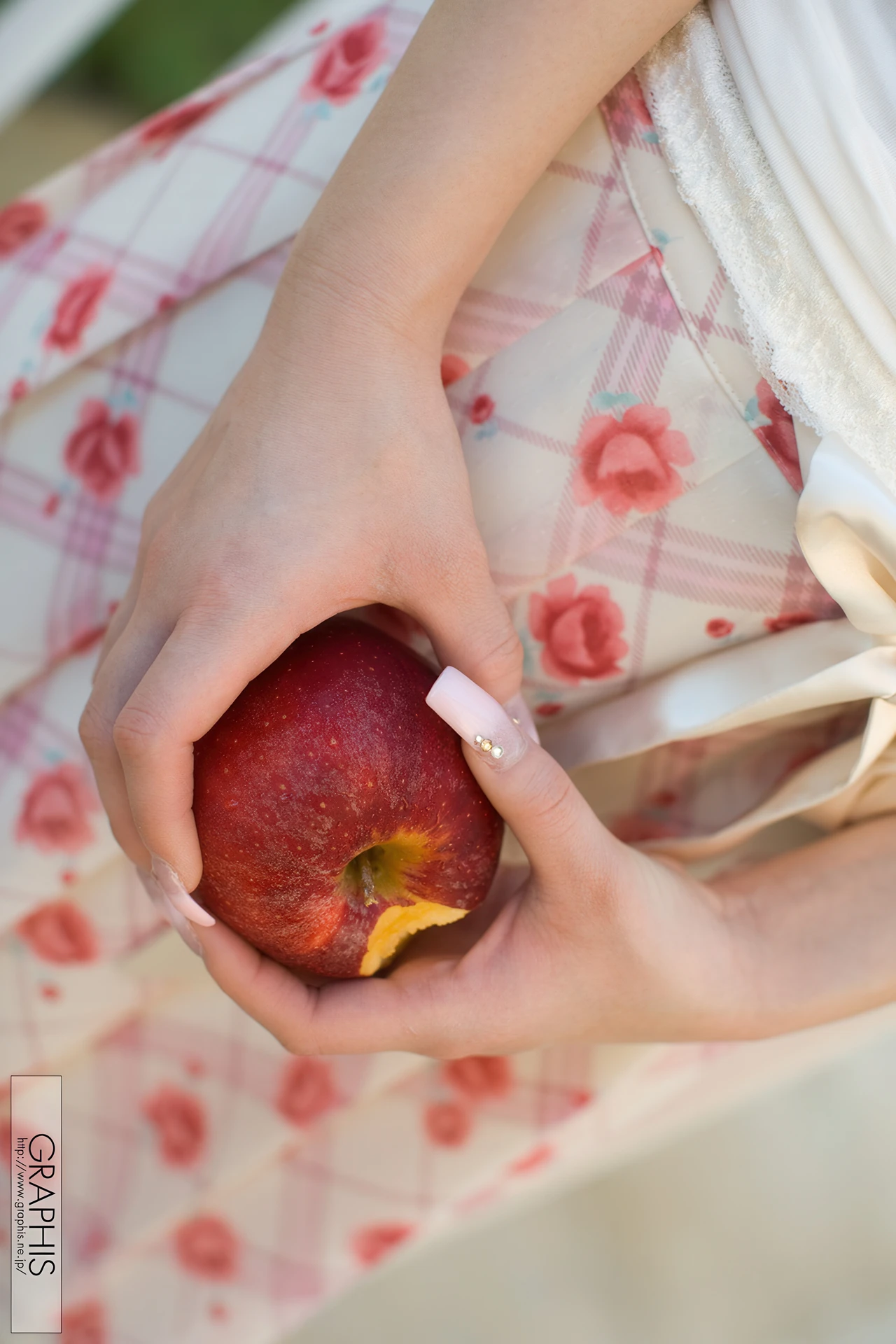 Miina Yoshihara 吉原ミィナ, Graphis First Gravure 初脱ぎ娘 Set.01