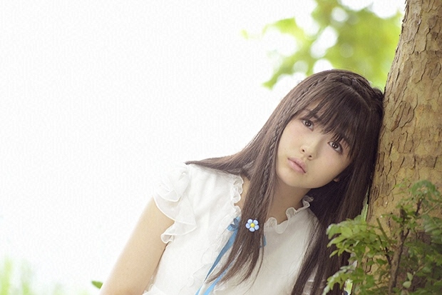 浜辺美波 鬼かわな水着＆浴衣グラビア画像！