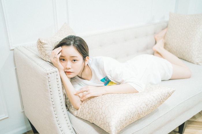 青戸しの Fカップボインな水着グラビア画像！