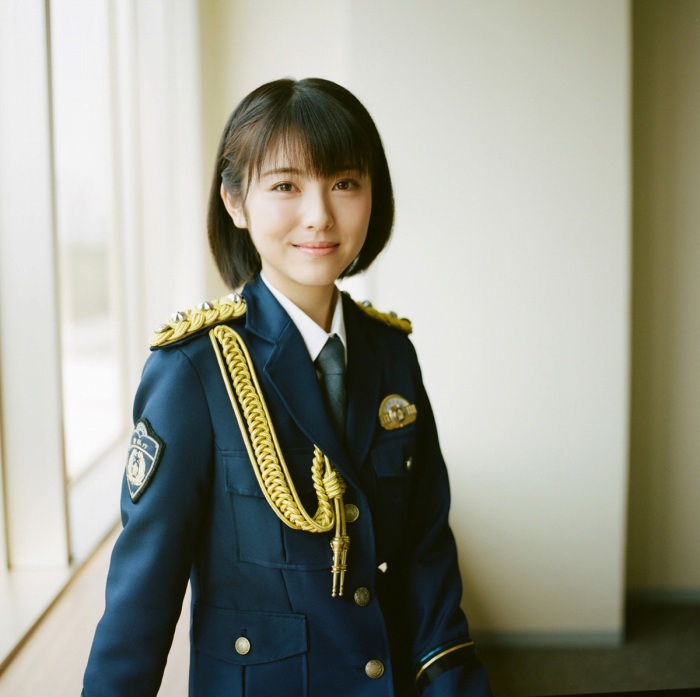 浜辺美波 鬼かわな水着＆浴衣グラビア画像！