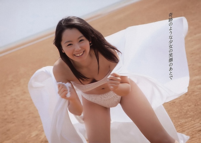 小池里奈 美尻でキュートな水着グラビア画像！