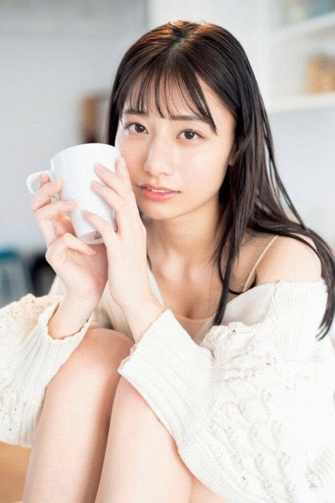 鈴木優香 ちょっと脱ぎすぎ水着グラビア画像！