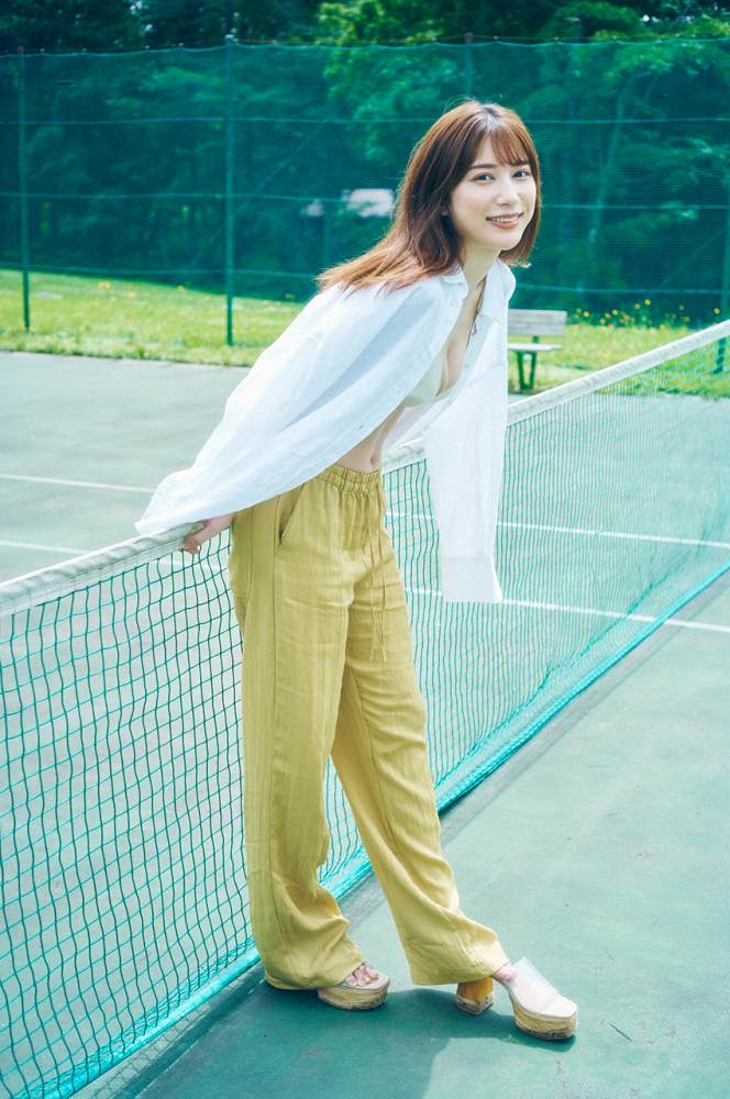 雪平莉左 グラマラス美女の水着グラビア画像！