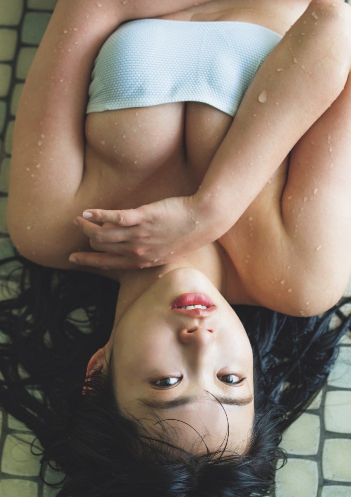 瑚々 スタイル抜群すぎる水着グラビア画像！