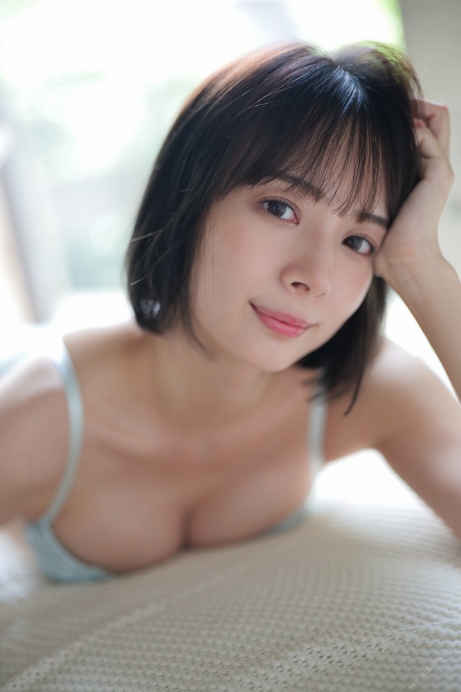 岡田紗佳 ぷるぷるGカップ水着グラビア画像！
