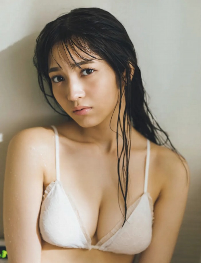 黒嵜菜々子 ふわふわボインの水着グラビア画像！