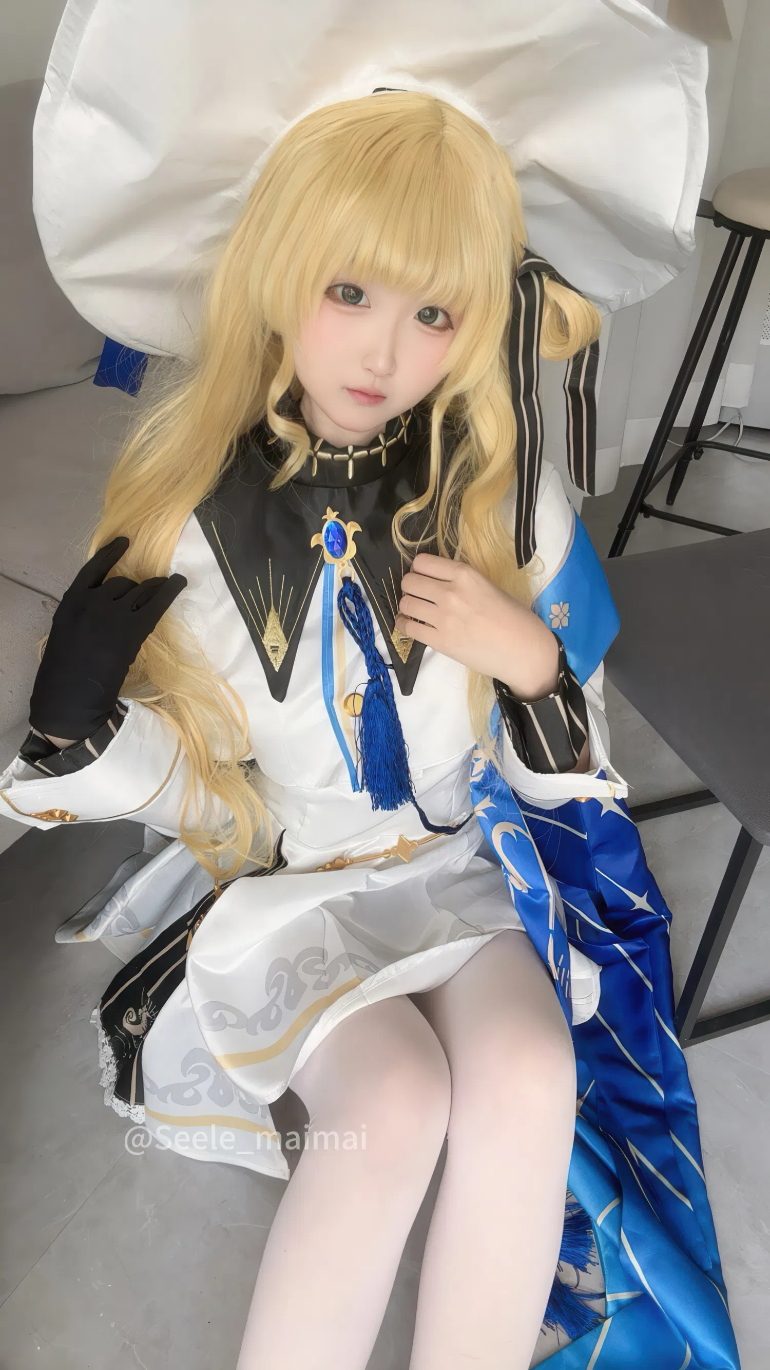 [Cosplay] Seele麦麦 - 鸣潮 菲比&卡提希娅·蓝色花海物语