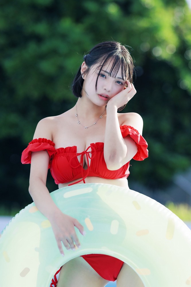 真白雪澄 Gカップボインの水着グラビア画像！