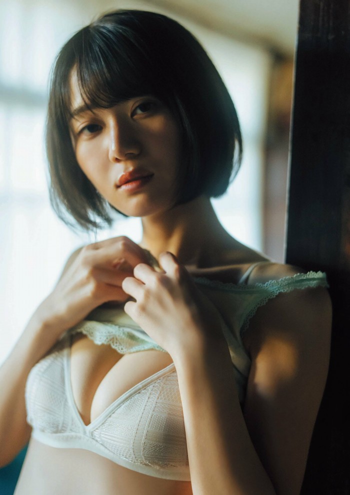 いけちゃん 細身でEカップの水着グラビア画像！