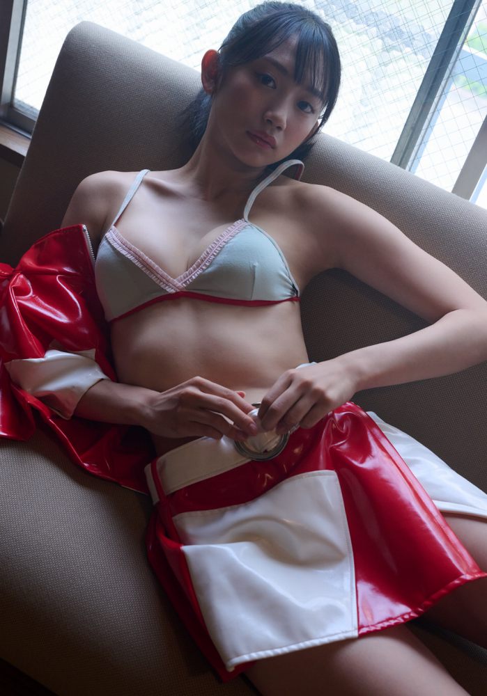 相沢菜々子 スタイル抜群な水着グラビア画像！